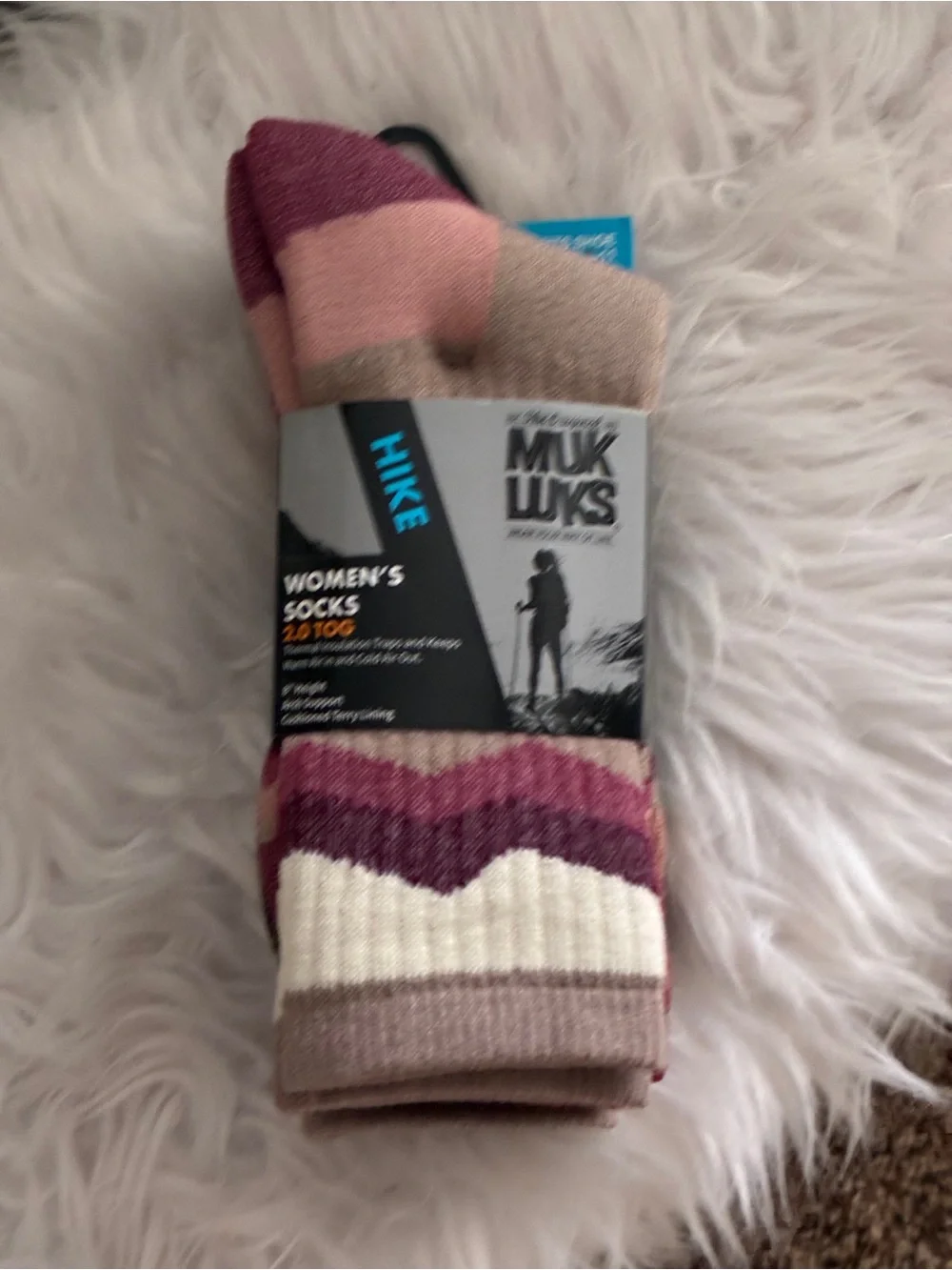NWT Muk Luks 3 pack Women's Hike socks with a 2.0 TOG thermal insulation.